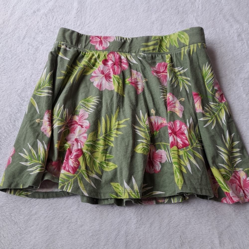 Children's Place size XXL flowered skort.